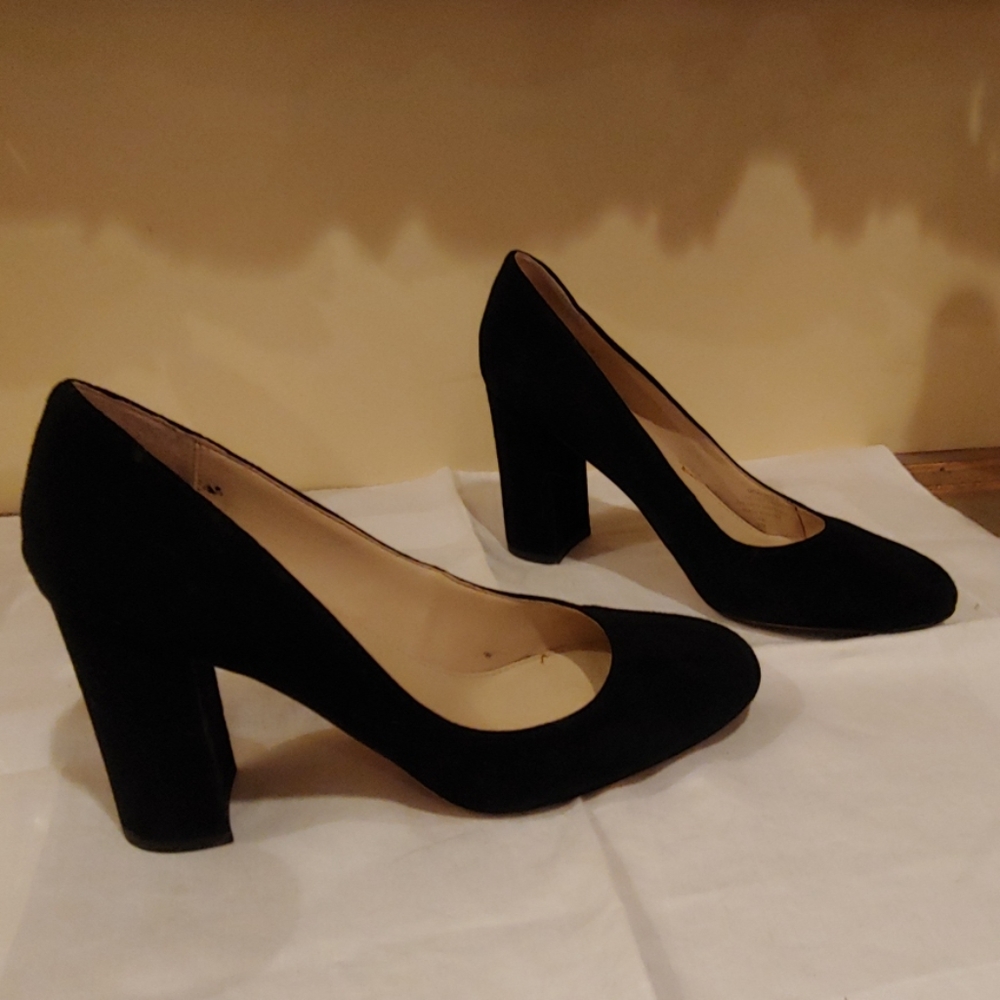 Shoes - Picture 3 of 8